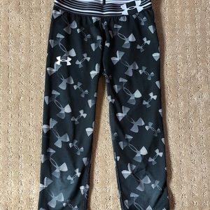 Black and White Under Armour Capri Pants